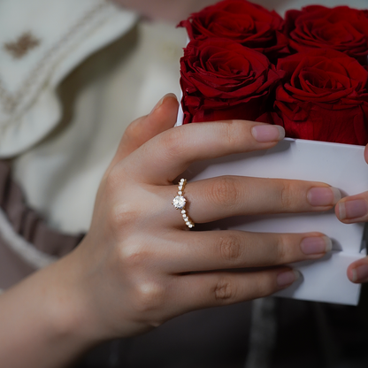 Pierścionek z Błyszczącym Wzorem